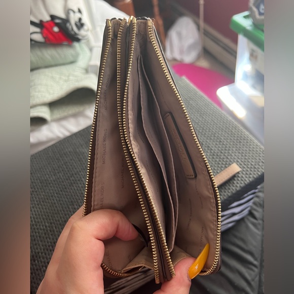 Michael kors zippered Brown and tan 2 zippered wallet/wristlet - Picture 13 of 16